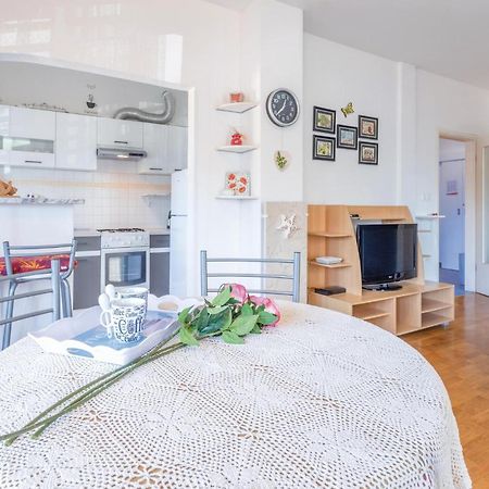 Lovely Apartment In Umag With Kitchen Zewnętrze zdjęcie