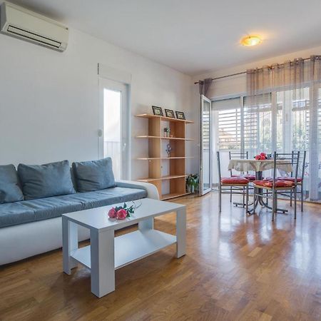 Lovely Apartment In Umag With Kitchen Zewnętrze zdjęcie