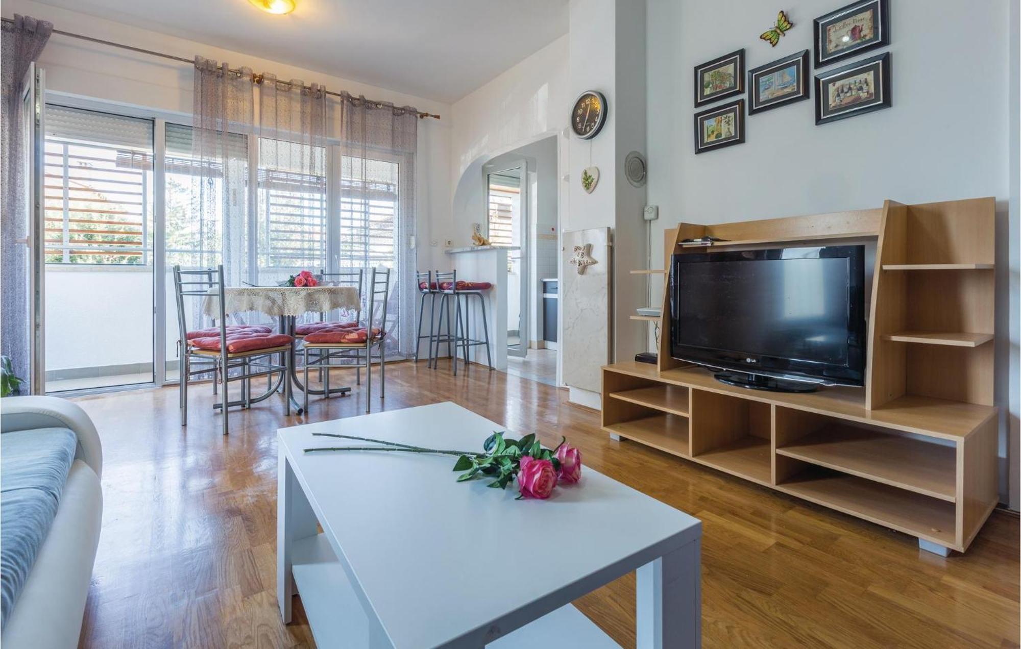 Lovely Apartment In Umag With Kitchen Zewnętrze zdjęcie