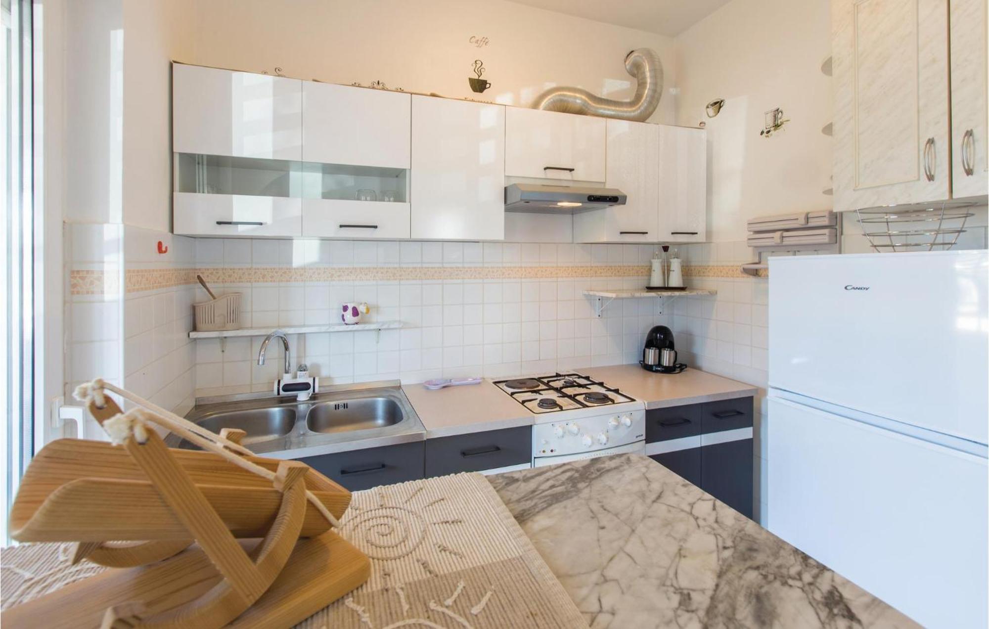 Lovely Apartment In Umag With Kitchen Zewnętrze zdjęcie