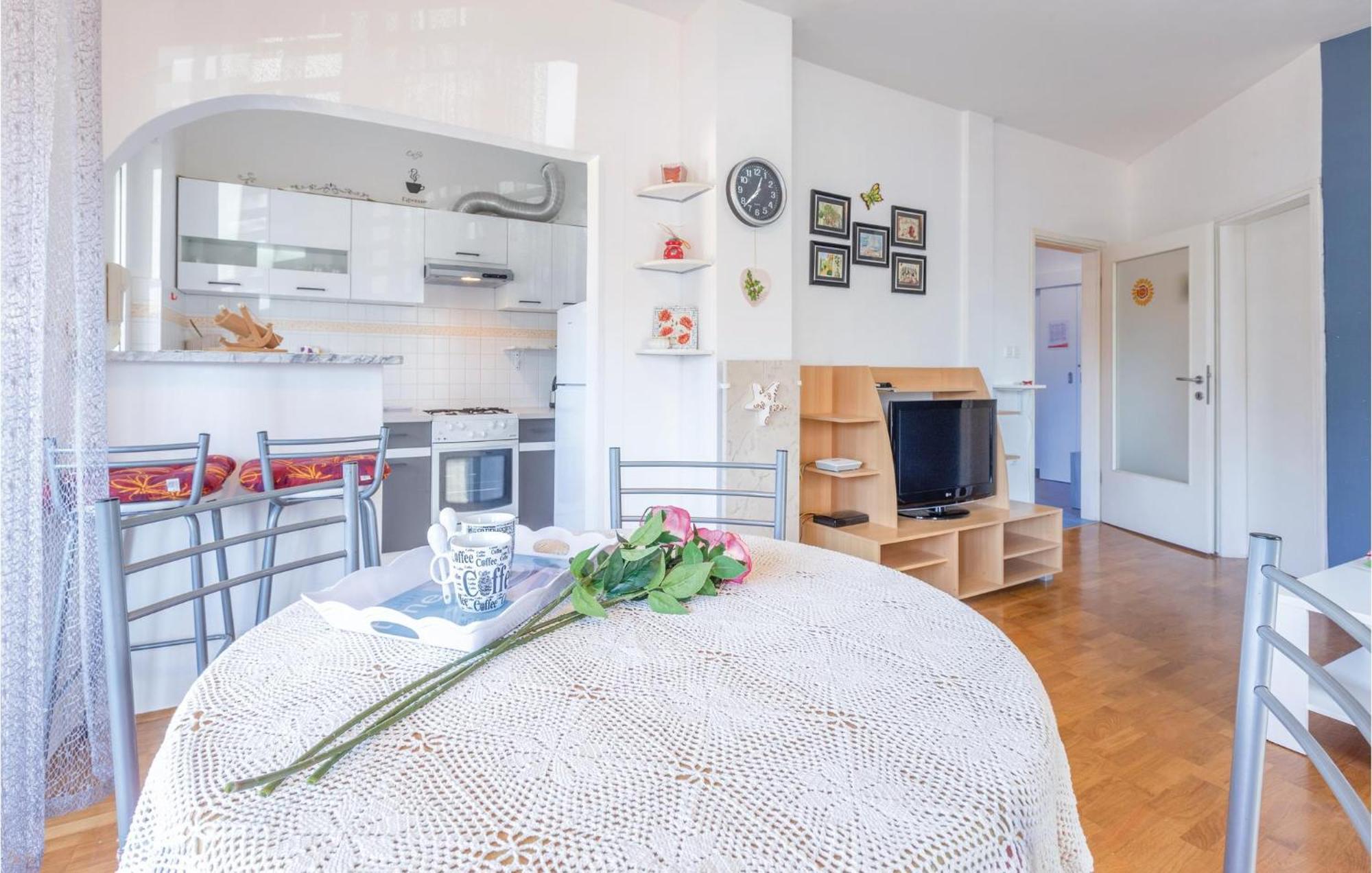 Lovely Apartment In Umag With Kitchen Zewnętrze zdjęcie