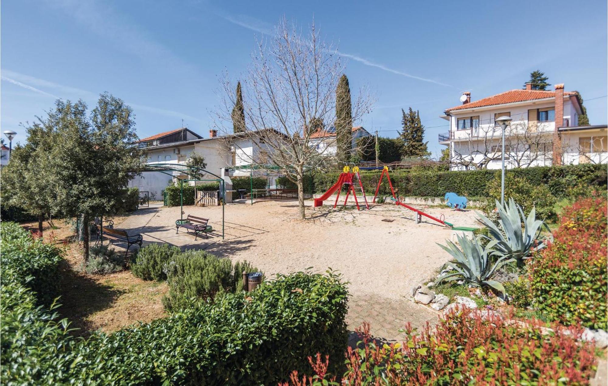 Lovely Apartment In Umag With Kitchen Zewnętrze zdjęcie